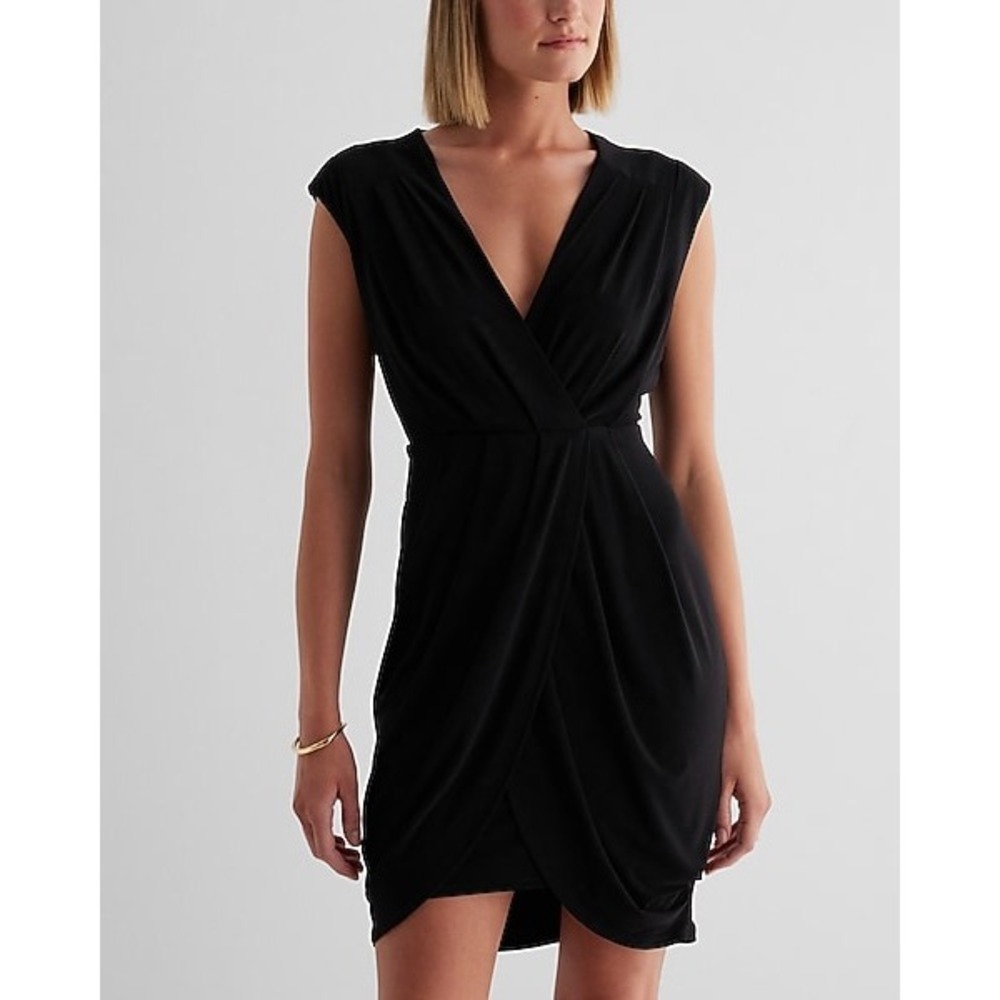 New Express Black V-Neck Faux Wrap Pleated Mini Sheath Dress Size S